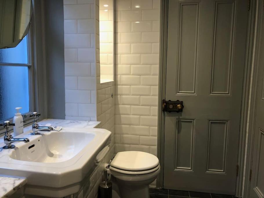 Вілла Kings Cross, Self-Contained House & Private Garden Лондон Екстер'єр фото